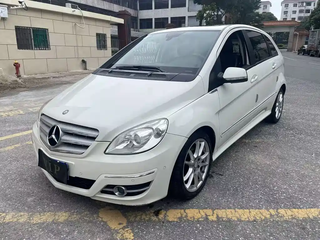 Mercedes-Benz B-Class 2010 — фото 1