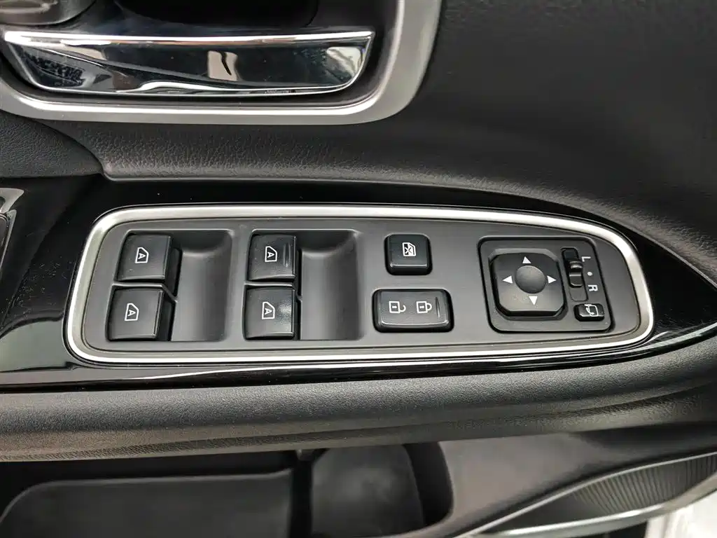 Mitsubishi Outlander 2020 — фото 9