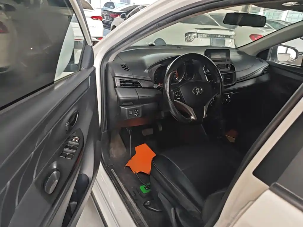 Toyota Yaris L 2023 — фото 16
