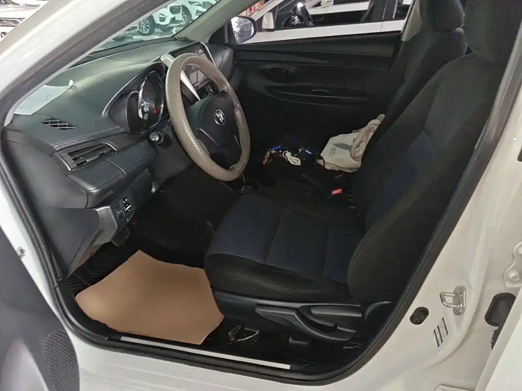 Toyota Yaris L 2019 — фото 15