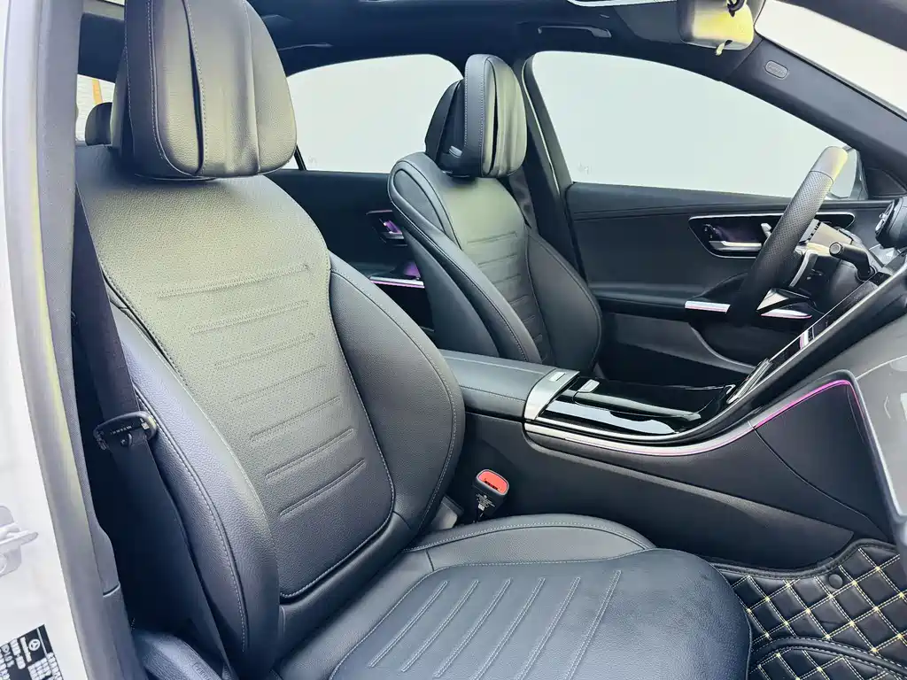 Mercedes-Benz C-Class 2025 — фото 10