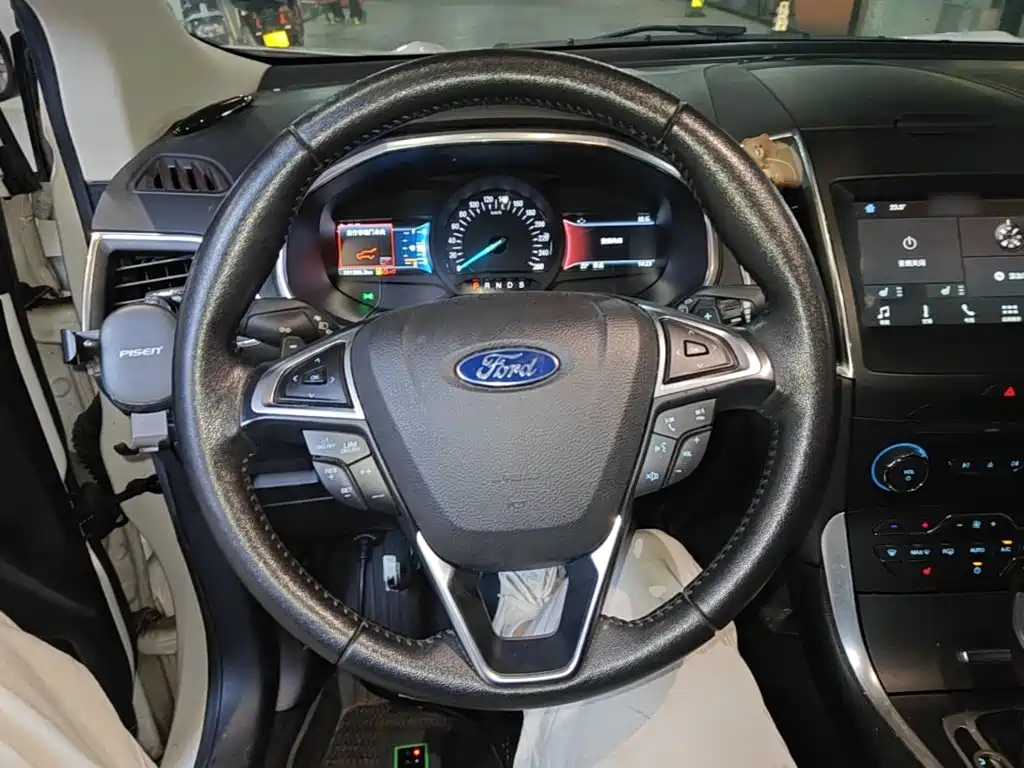Ford Edge 2019 — фото 11