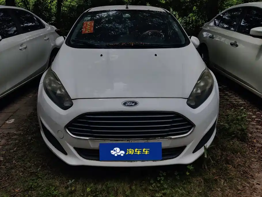 Ford Fiesta 2015 — фото 2