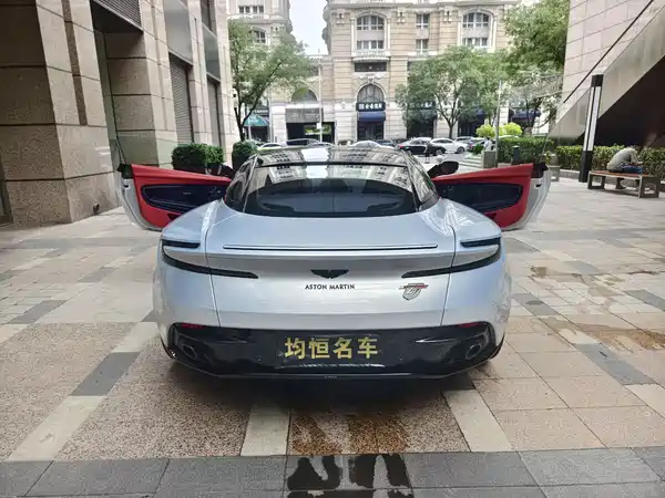 Aston Martin DB11 2022