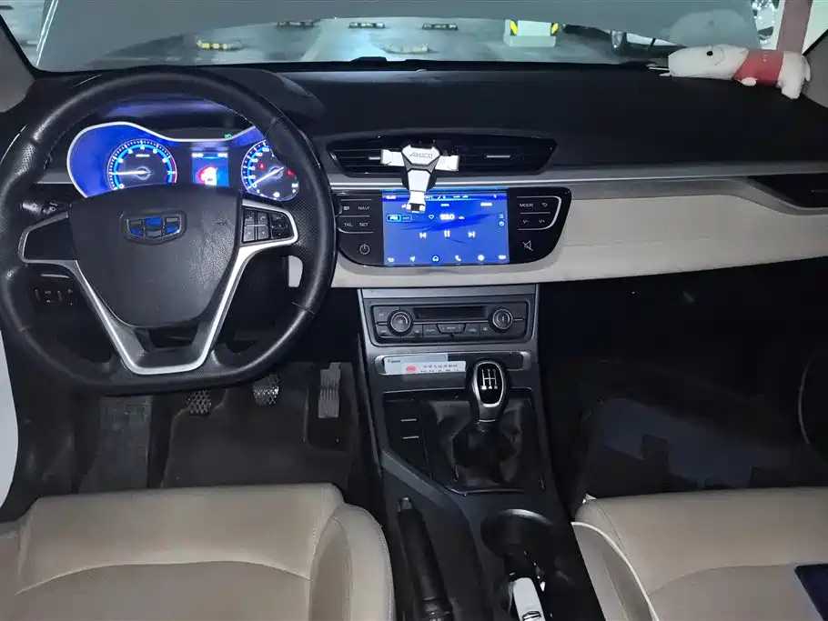 Geely Emgrand 2018 — фото 12