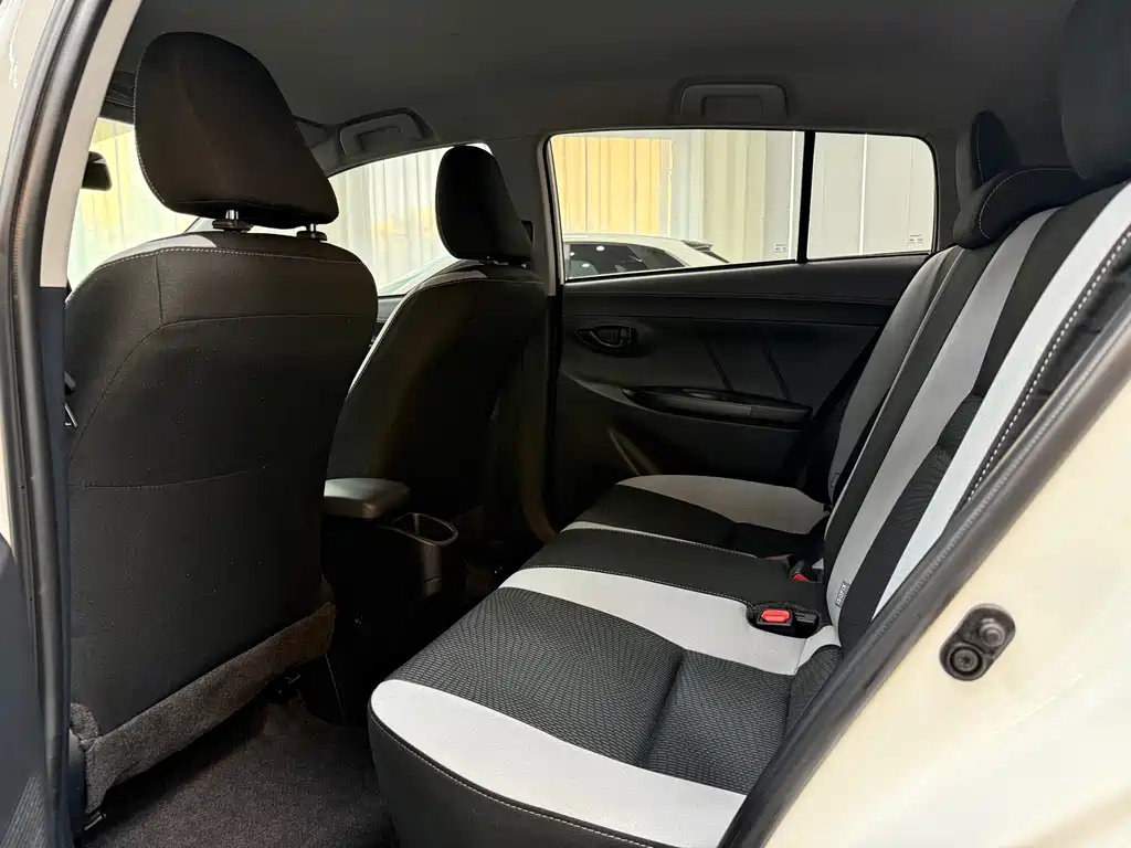 Toyota Yaris L 2022 — фото 10