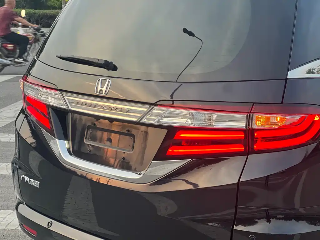 Honda Odyssey 2016 — фото 21