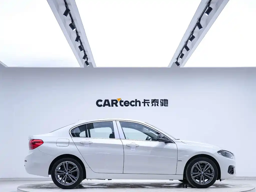 BMW 1 Series 2018 — фото 2