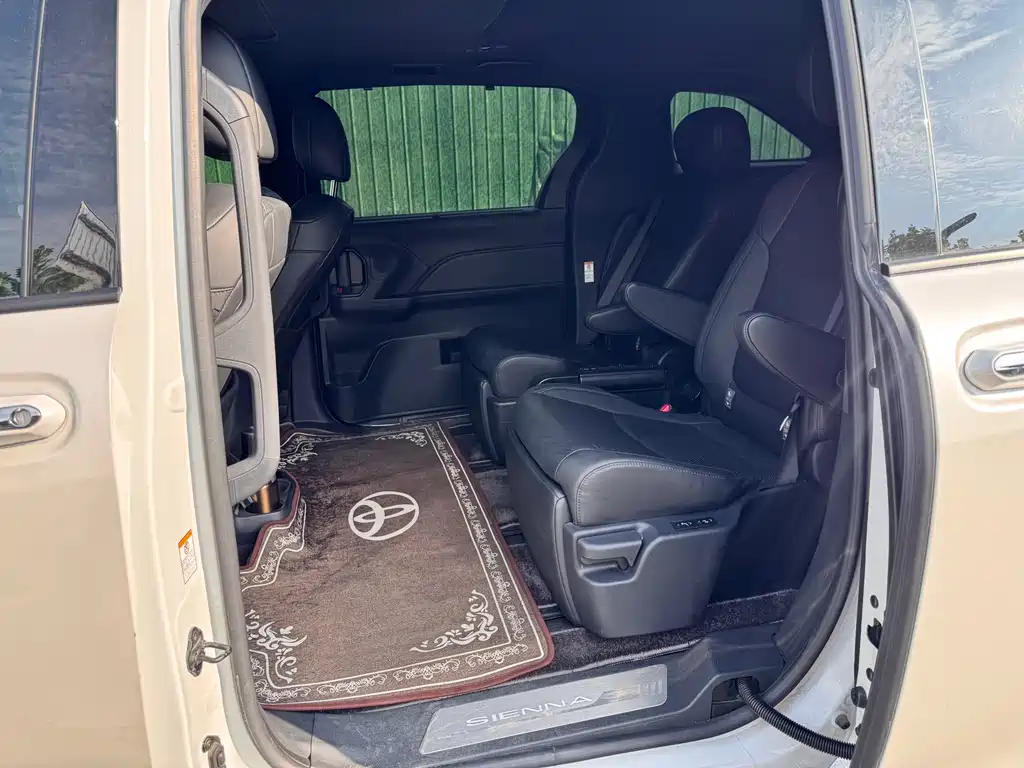Toyota Sienna 2025