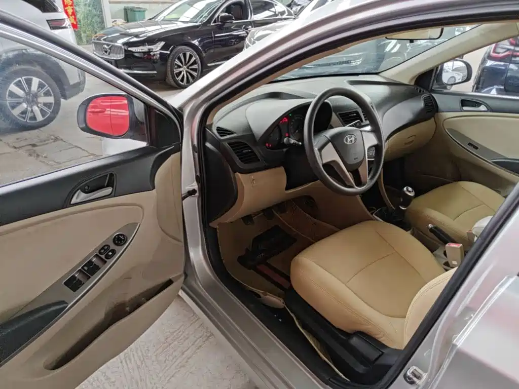 Hyundai Verna 2015 — фото 16