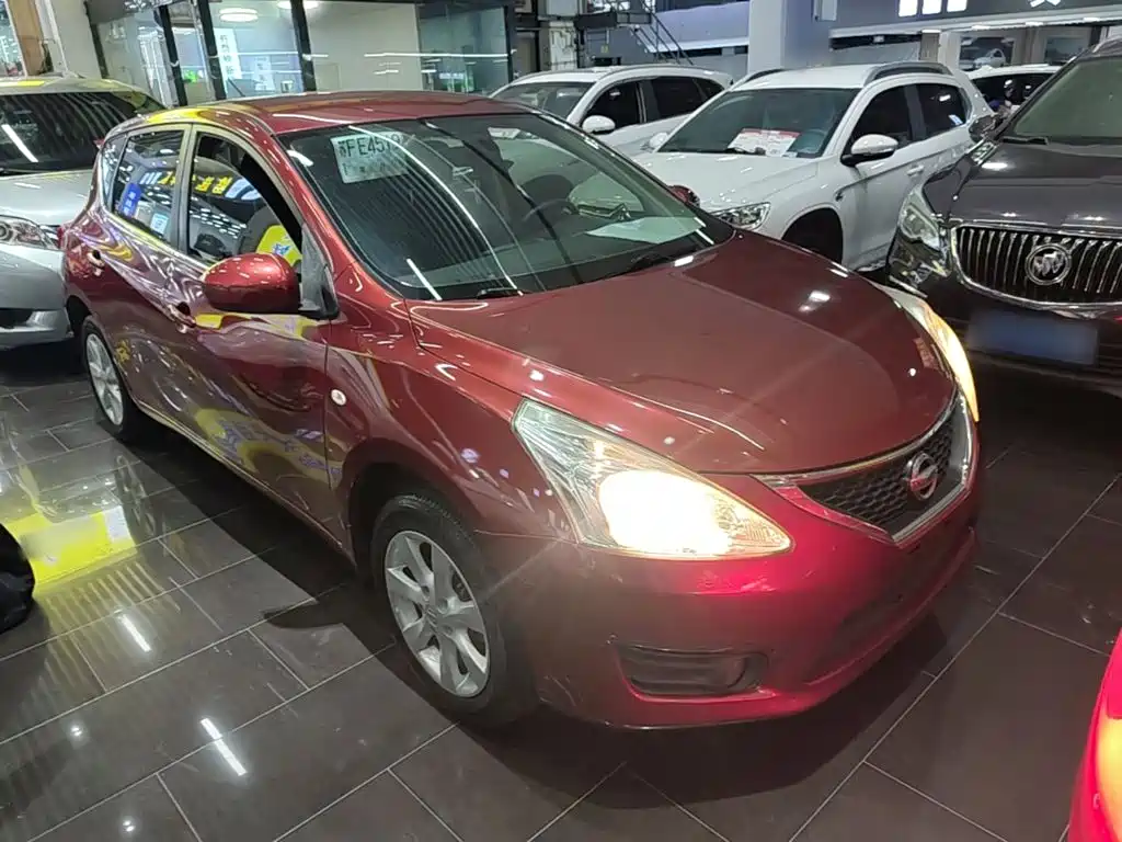 Nissan Tiida 2015