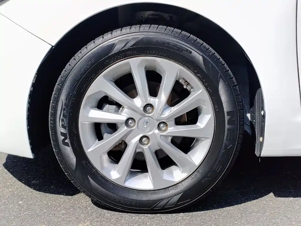 Hyundai Verna 2017 — фото 10