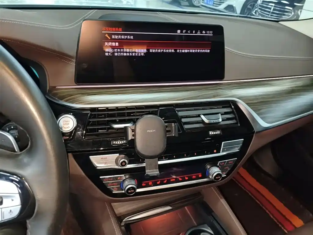 BMW 5 Series 2020 — фото 13