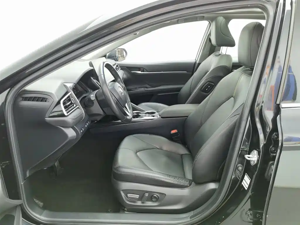 Toyota Camry 2022 — фото 10