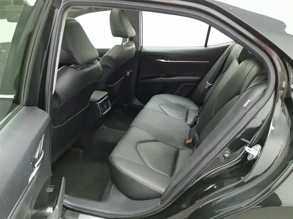 Toyota Camry 2022 — фото 15