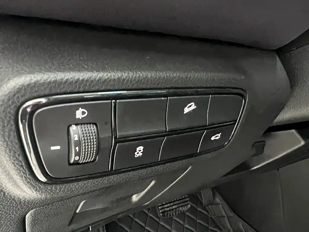 GAC Motor Trumpchi M6 2025 — фото 16