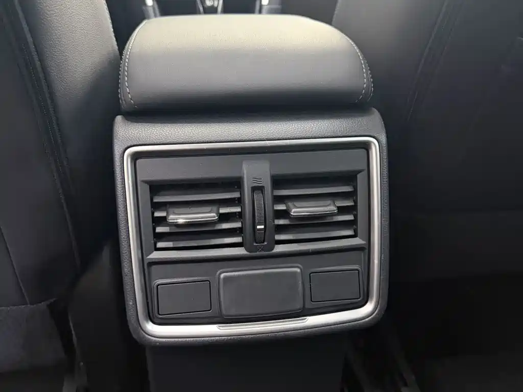 Subaru Forester 2022 — фото 17