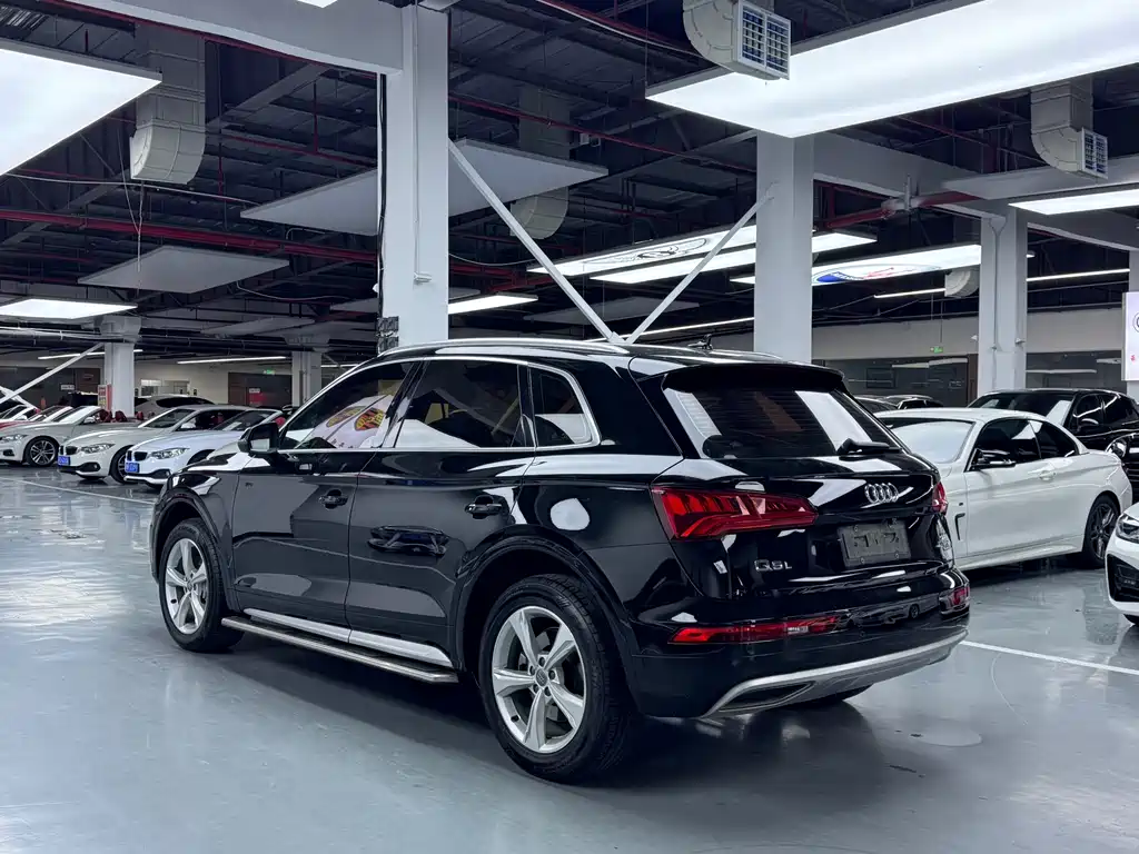 Audi Q5L 2020 — фото 16