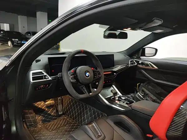 BMW M4 2025