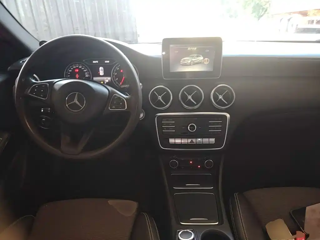 Mercedes-Benz A-Class 2016 — фото 10