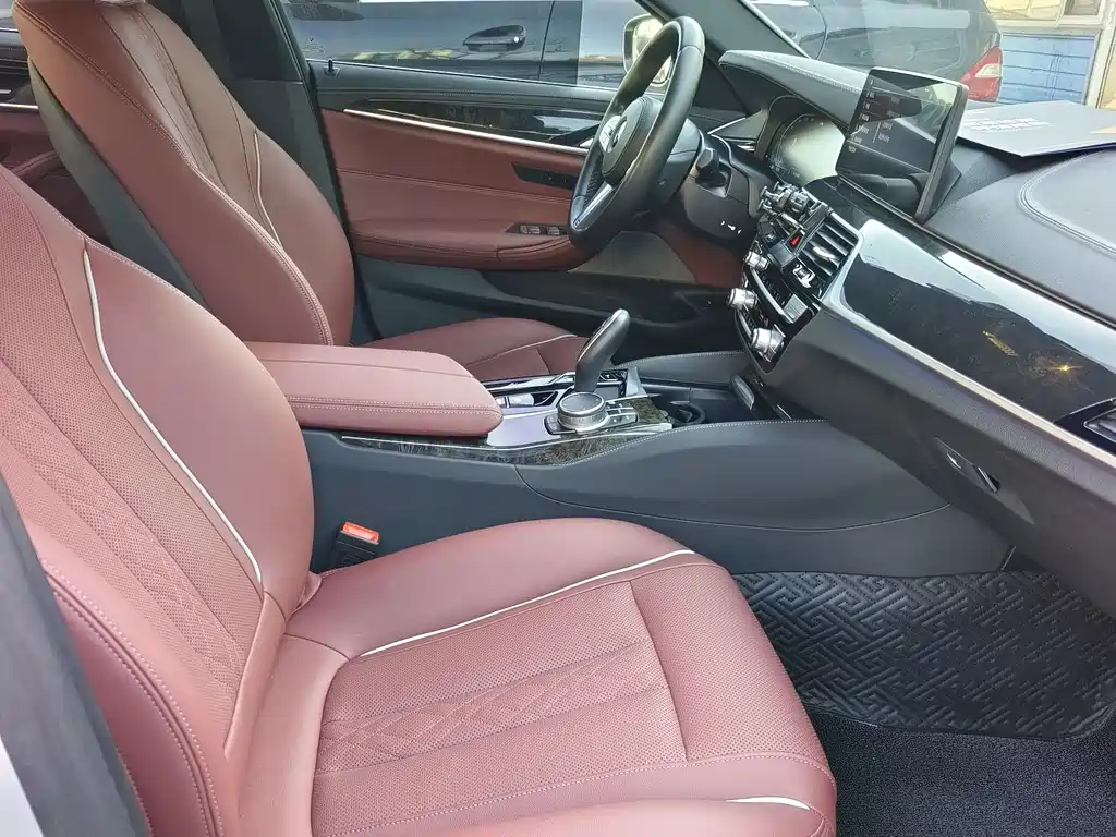 BMW 5 Series 2023 — фото 10