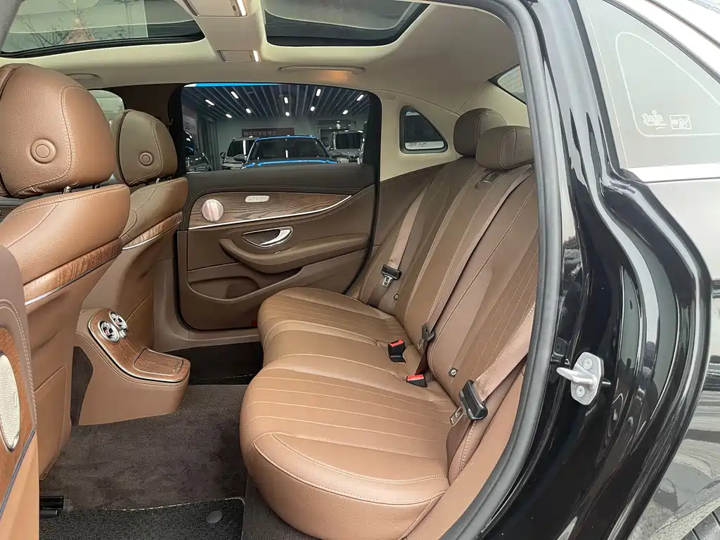 Mercedes-Benz E-Class 2023 — фото 10