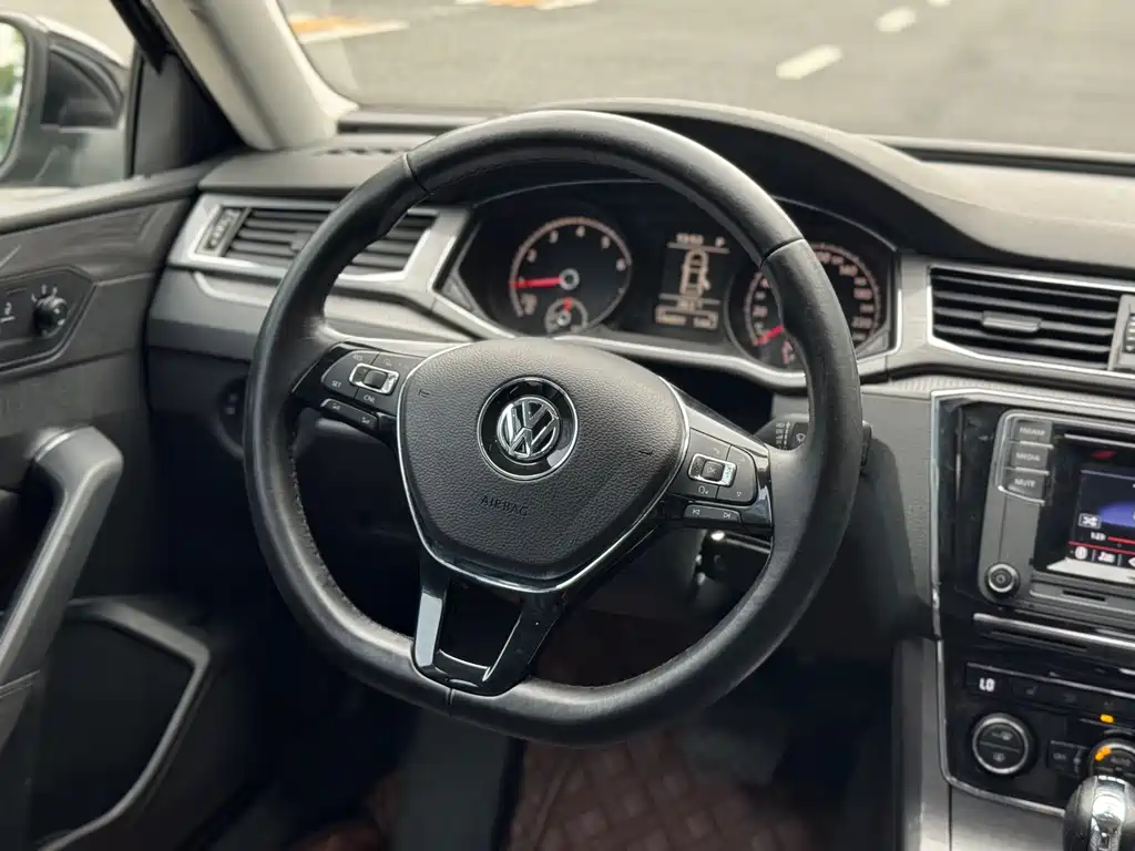 Volkswagen Passat 2016 — фото 11