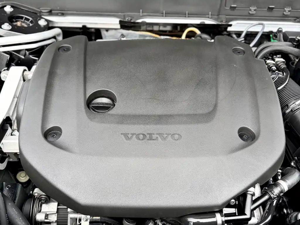 Volvo XC90 2022 — фото 13