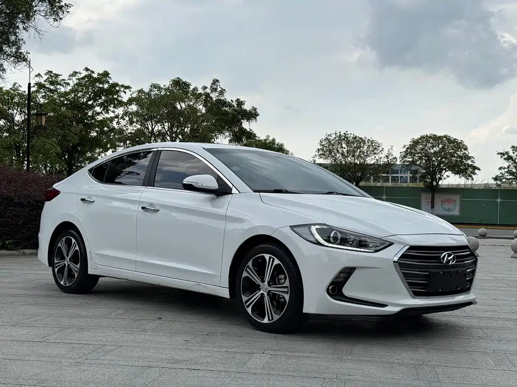 Hyundai Elantra 2019 — фото 3