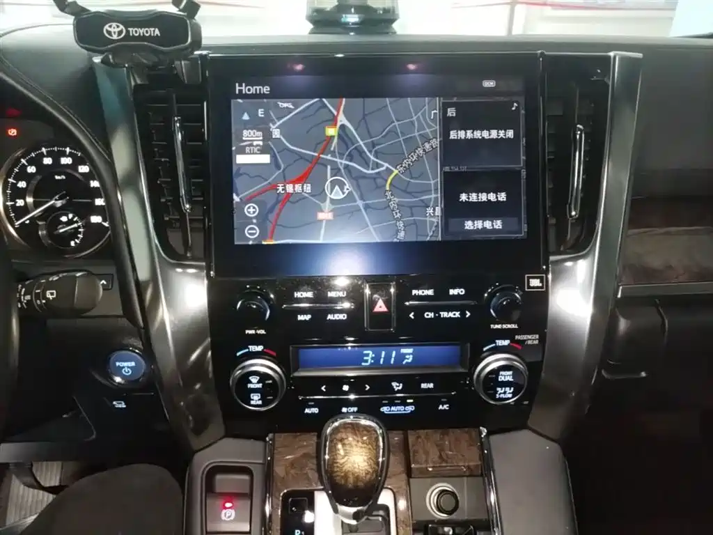 Toyota Vellfire 2022 — фото 13