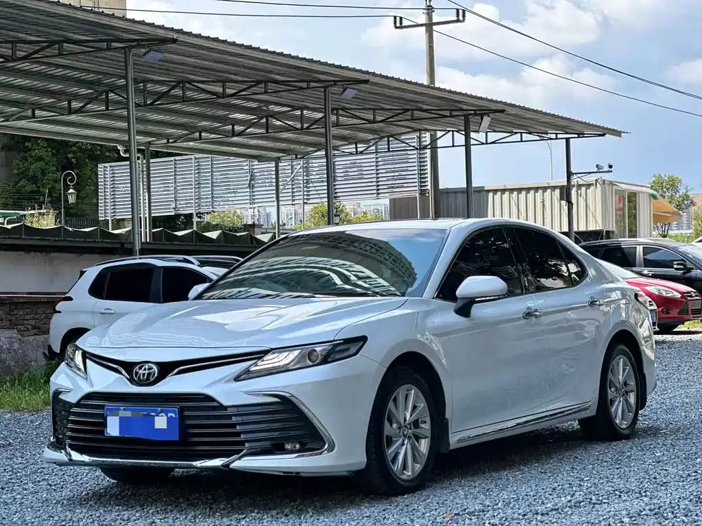 Toyota Camry 2024 — фото 1