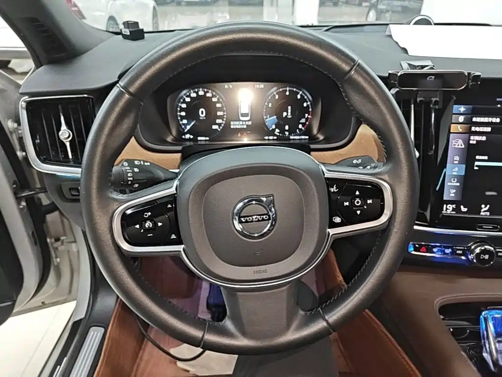 Volvo S90 2021 — фото 11