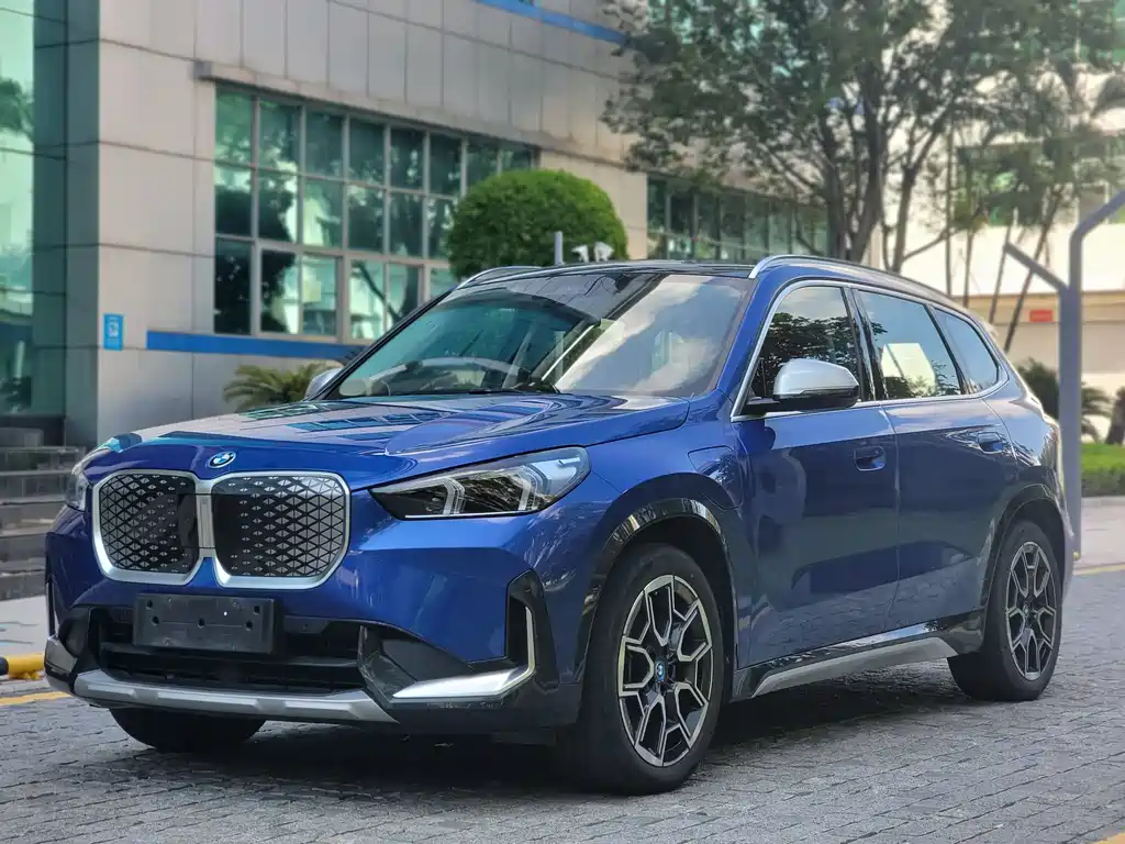 BMW iX1 2024