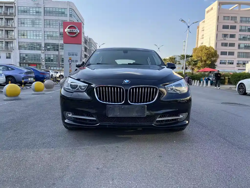 BMW 5 Series GT 2011 — фото 2