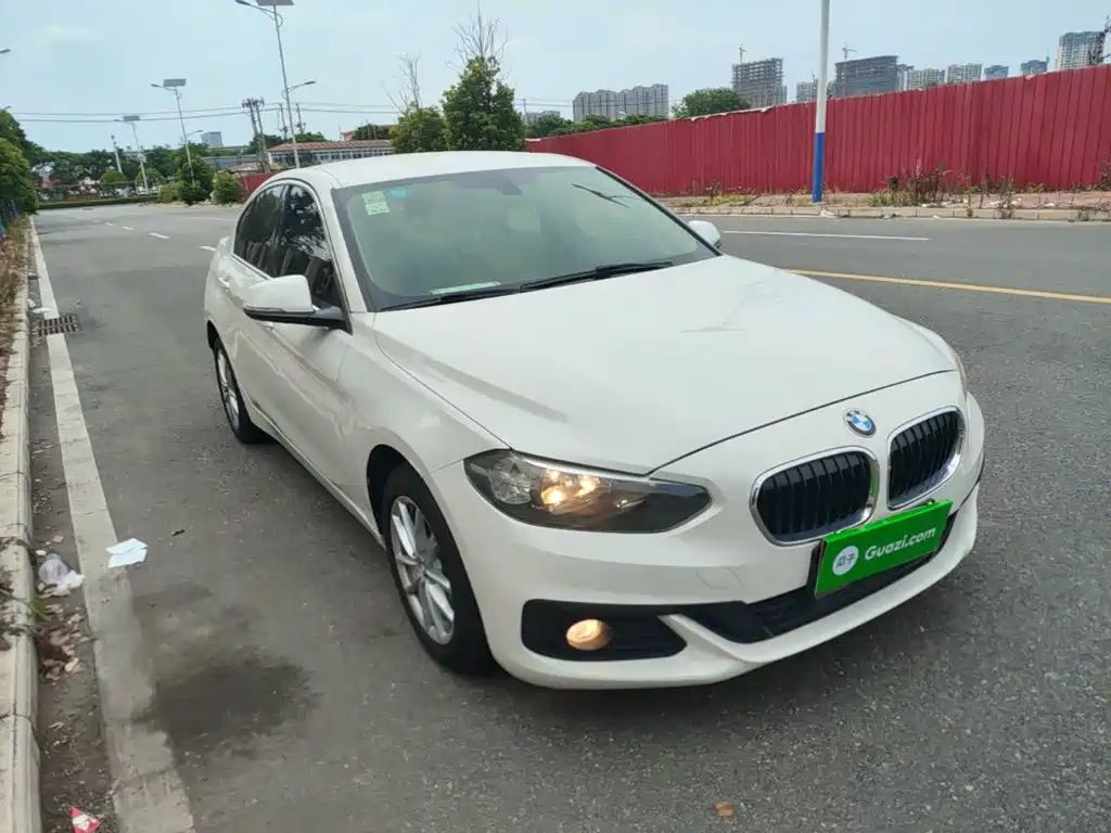 BMW 1 Series 2018 — фото 22