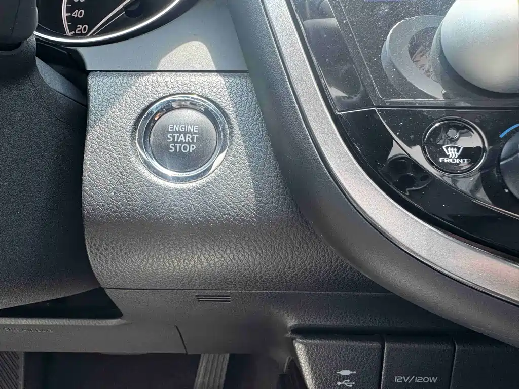 Toyota Camry 2019 — фото 12