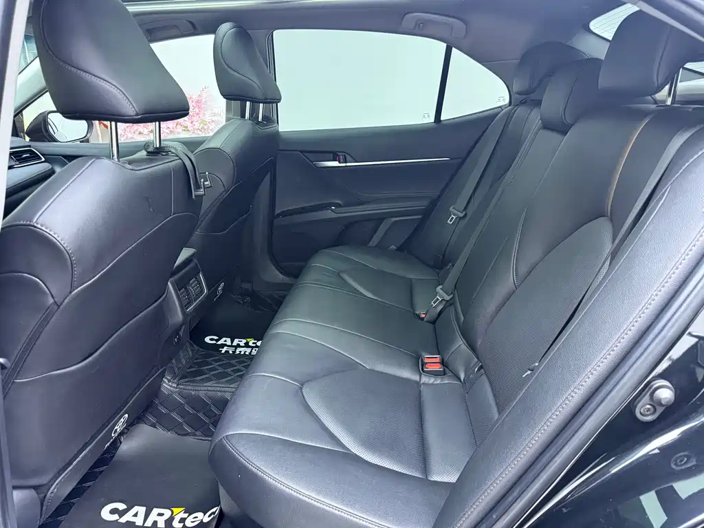 Toyota Camry 2023 — фото 14