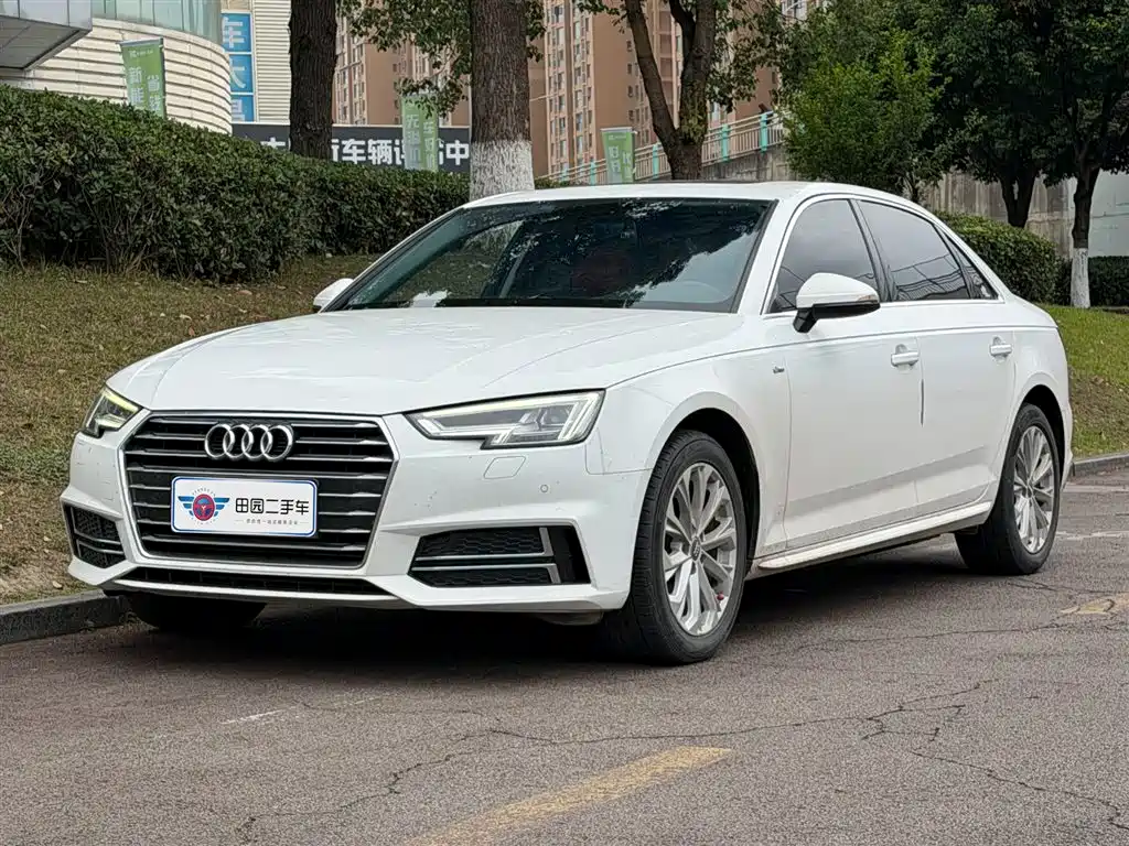 Audi A4L 2019 — фото 1