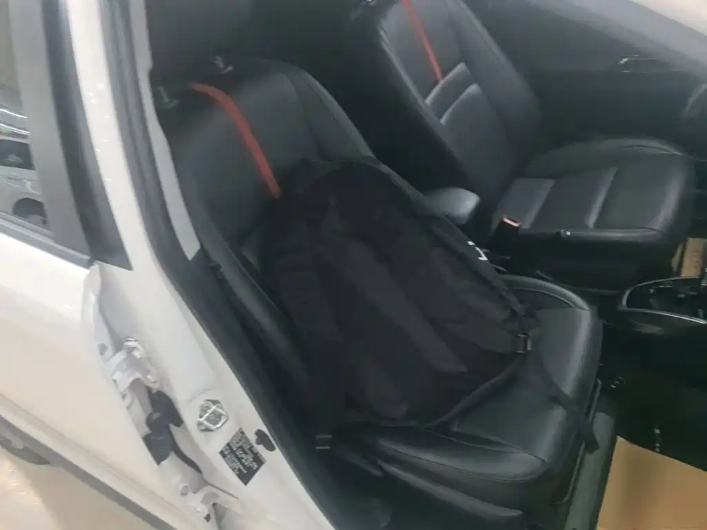 Toyota Yaris L 2020 — фото 25