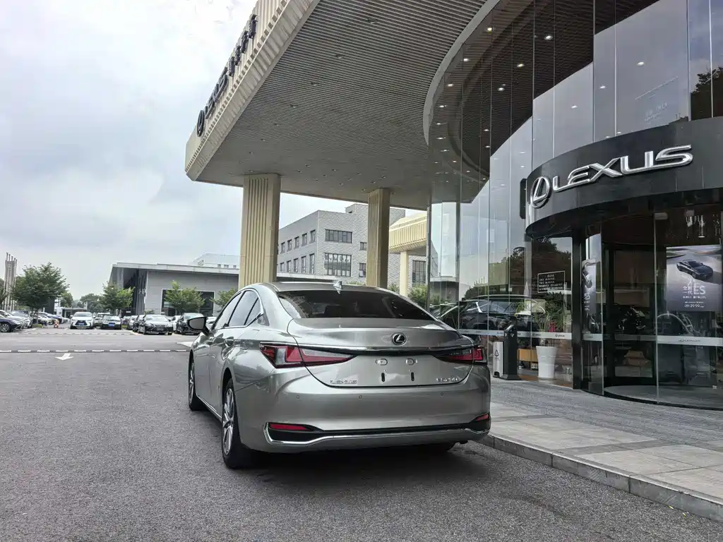 Lexus ES 2024 — фото 12