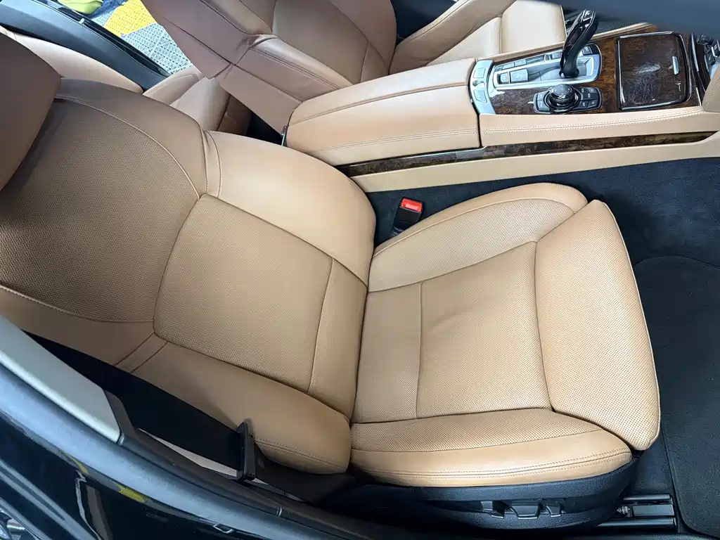 BMW 7 Series 2011 — фото 17
