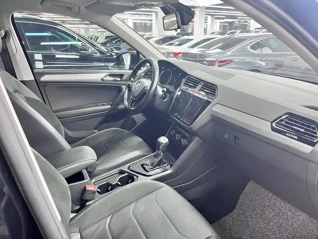 Volkswagen Tiguan L 2020 — фото 13
