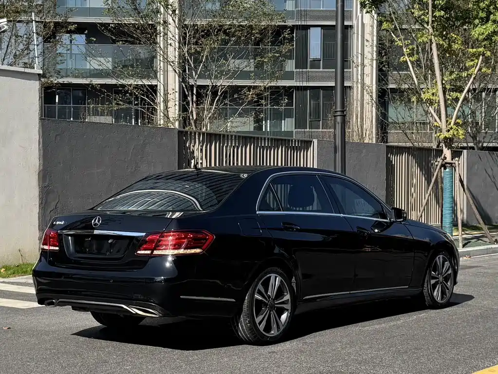 Mercedes-Benz E-Class 2015 — фото 11