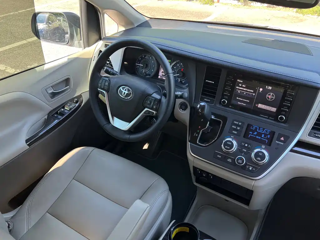 Toyota Sienna 2019 — фото 17