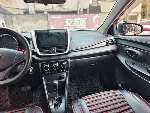 Toyota Yaris L 2021