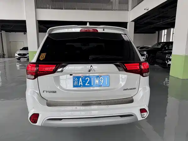 Mitsubishi Outlander 2021