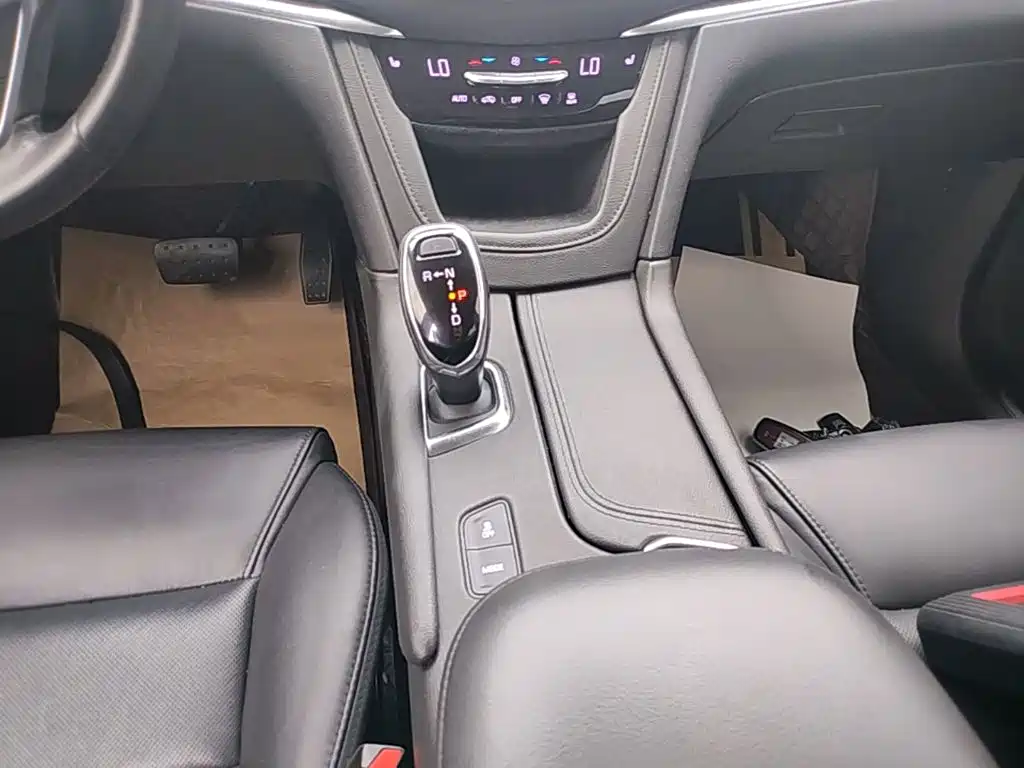 Cadillac XT5 2019 — фото 14