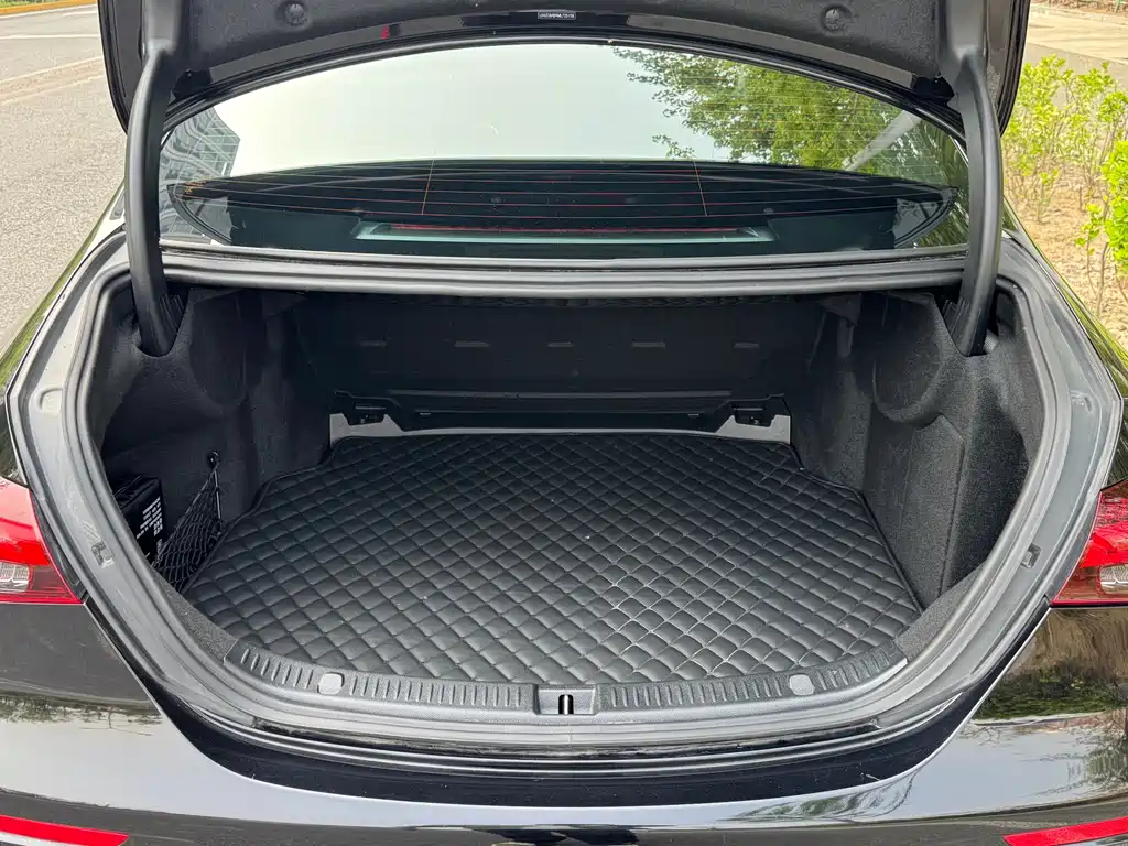 Mercedes-Benz E-Class 2021 — фото 23
