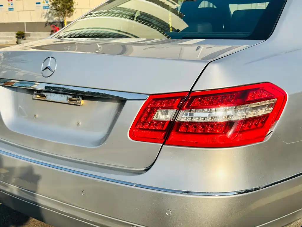 Mercedes-Benz E-Class 2010 — фото 23
