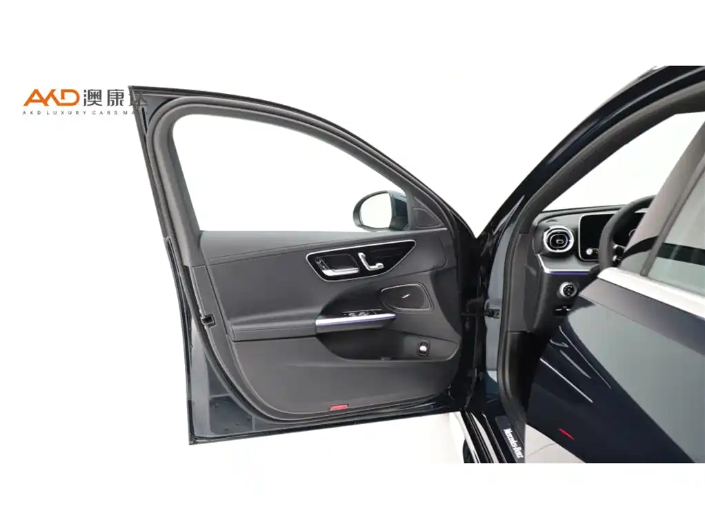 Mercedes-Benz C-Class 2024 — фото 10